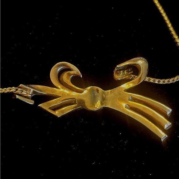 VintageElegant Gold Tone Choker Necklace with Teal Baguettes and Crystal Accents - Picture 7 of 9